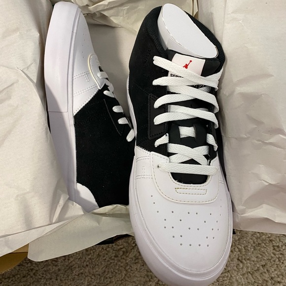 Jordan Series Mid Sneakers - Picture 3 of 4